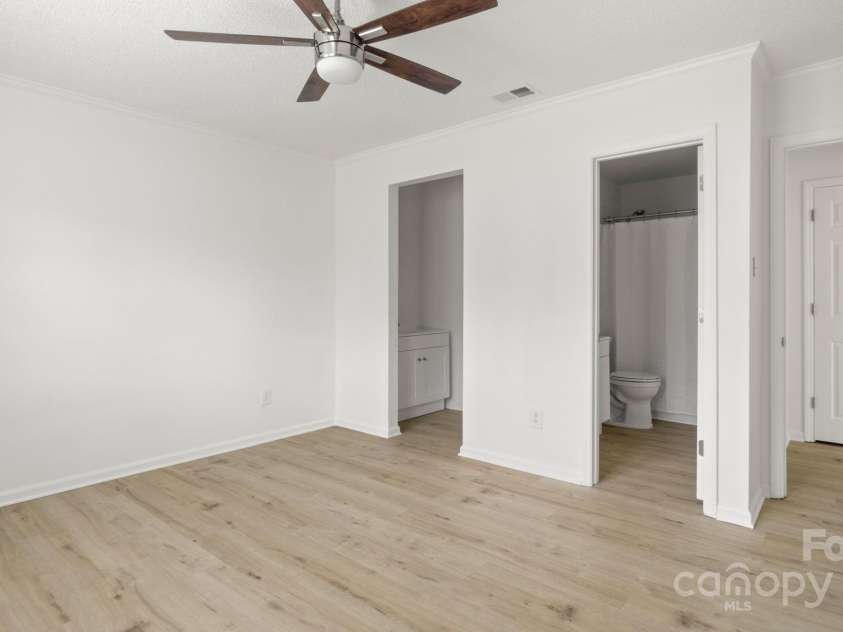 2712 New Hamlin Way, Charlotte, NC 28210.  MLS# CAR4206222, YatesRealty ID 8674. 