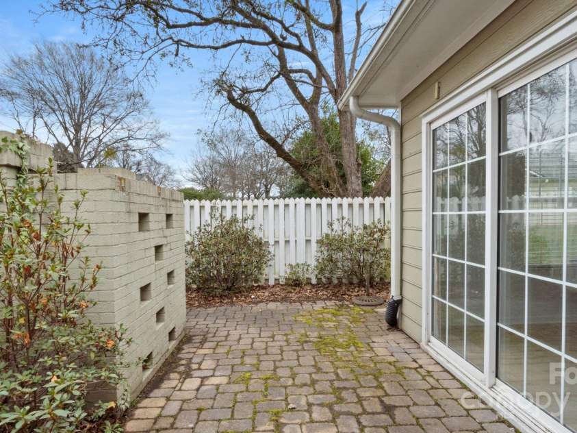 2712 New Hamlin Way, Charlotte, NC 28210.  MLS# CAR4206222, YatesRealty ID 8674. 
