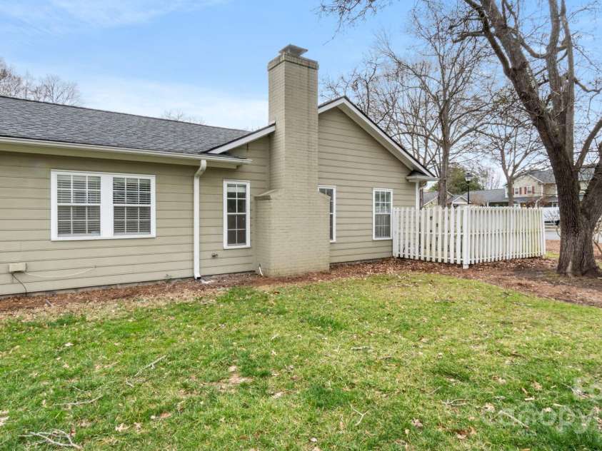 2712 New Hamlin Way, Charlotte, NC 28210.  MLS# CAR4206222, YatesRealty ID 8674. 