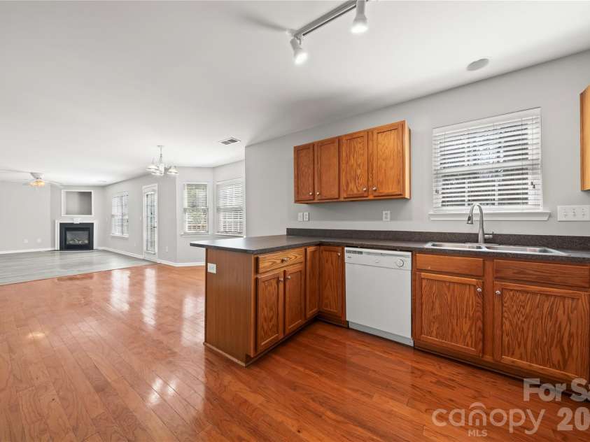1040 Castle Rock Court, Concord, NC 28025.  MLS# CAR4362419, YatesRealty ID 8676. Open floor plan 