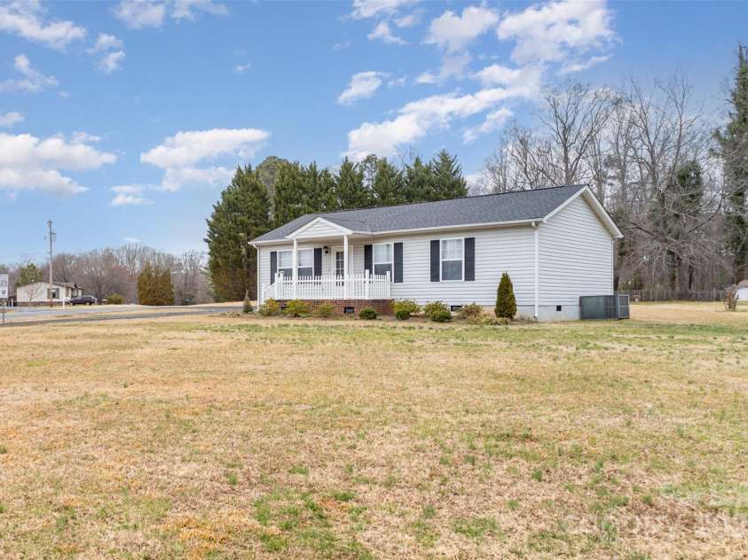 11918 Crabapple Lane, Huntersville, NC 28078.  MLS# CAR4225772, YatesRealty ID 8676. Large corner lot