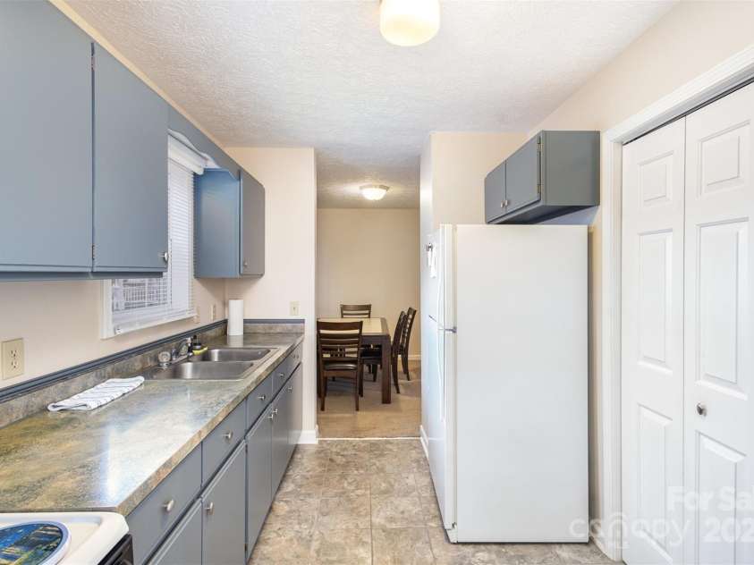 11918 Crabapple Lane, Huntersville, NC 28078.  MLS# CAR4225772, YatesRealty ID 8676. Refrigerator will remain