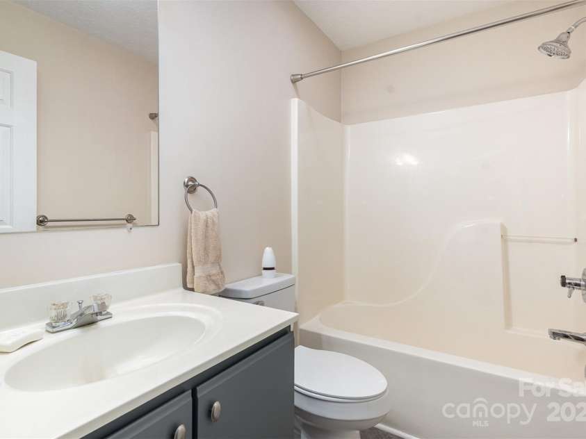11918 Crabapple Lane, Huntersville, NC 28078.  MLS# CAR4225772, YatesRealty ID 8676. Updated bath