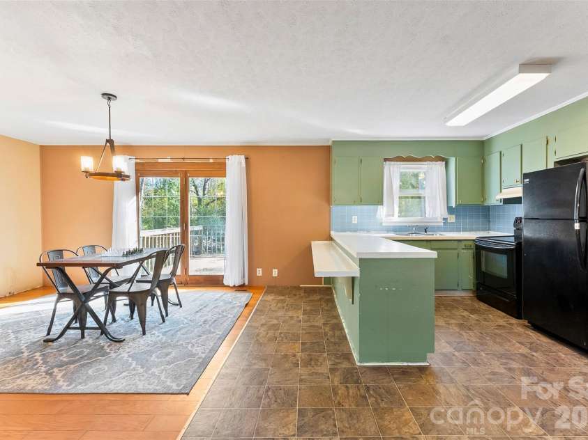 5111 Westgate Drive, Shelby, NC 28152.  MLS# CAR4319068, YatesRealty ID 8677. 
