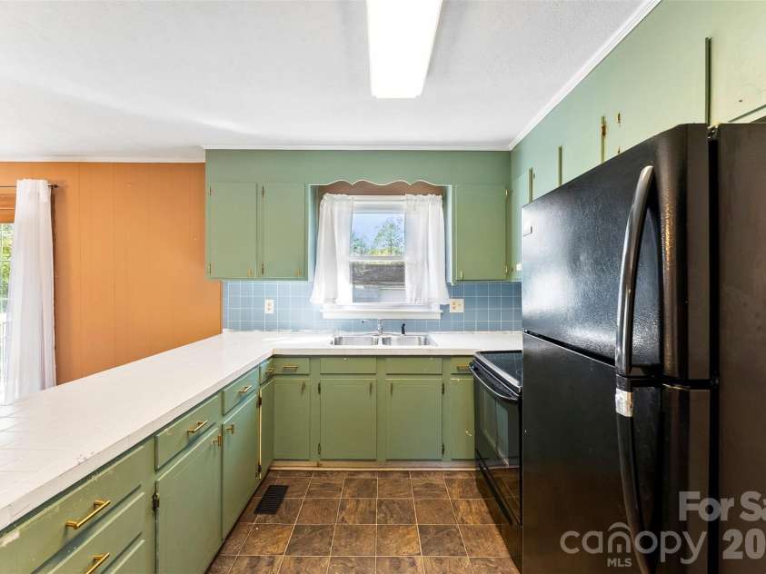 5111 Westgate Drive, Shelby, NC 28152.  MLS# CAR4319068, YatesRealty ID 8677. 
