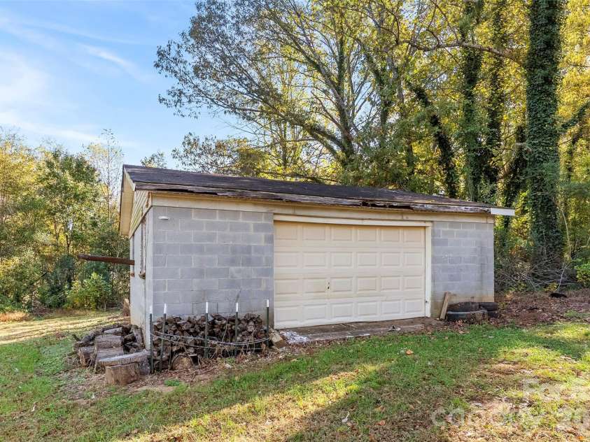 5111 Westgate Drive, Shelby, NC 28152.  MLS# CAR4319068, YatesRealty ID 8677. 