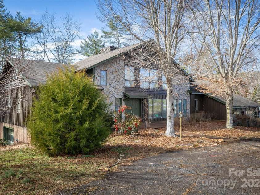 3827 River Road, Morganton, NC 28655.  MLS# CAR4217660, YatesRealty ID 8679. 