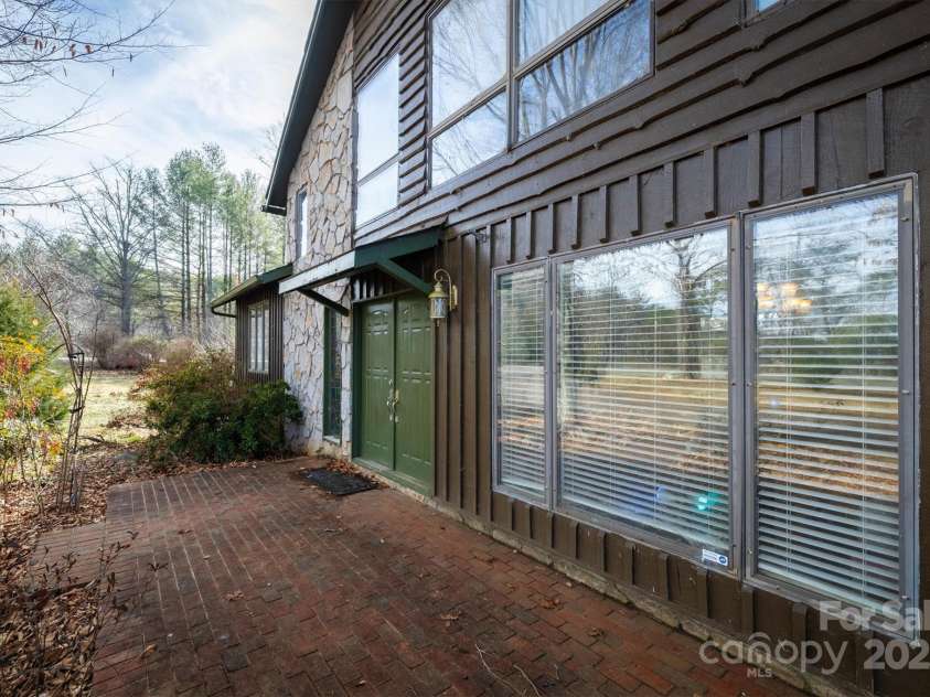3827 River Road, Morganton, NC 28655.  MLS# CAR4217660, YatesRealty ID 8679. 