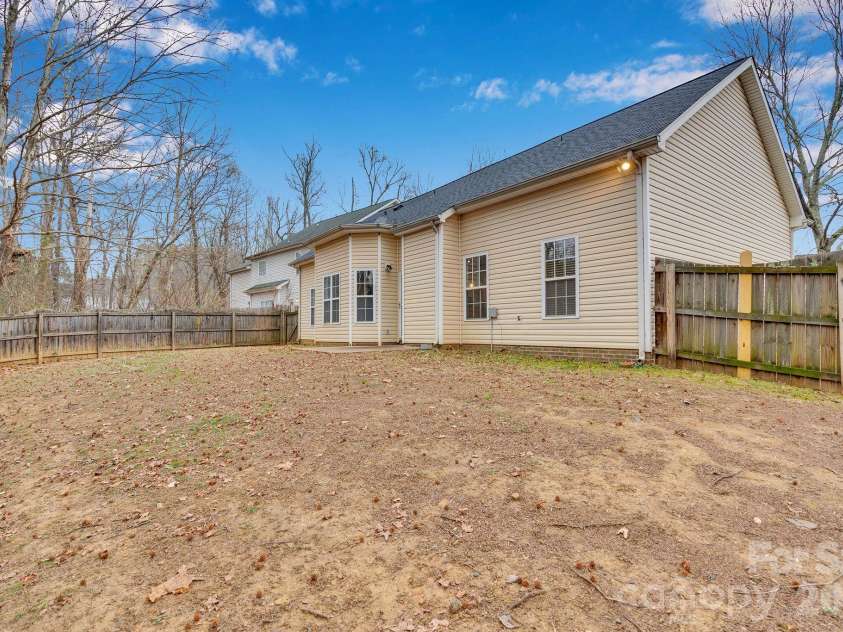 311 Margaret Kelly Court, Charlotte, NC 28216.  MLS# CAR4334078, YatesRealty ID 868. 