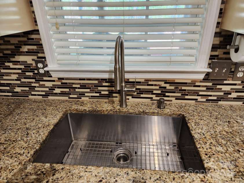 400 Antlers Court, Gastonia, NC 28052.  MLS# CAR4251396, YatesRealty ID 868. 