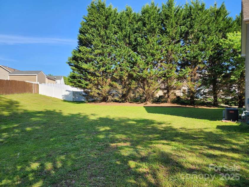 400 Antlers Court, Gastonia, NC 28052.  MLS# CAR4251396, YatesRealty ID 868. 