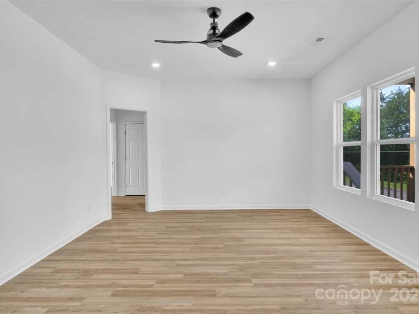 504 Christopher Lane, Chester, SC 29706.  MLS# CAR4247252, YatesRealty ID 8680. 