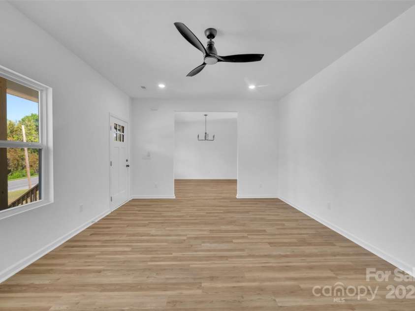 504 Christopher Lane, Chester, SC 29706.  MLS# CAR4247252, YatesRealty ID 8680. 