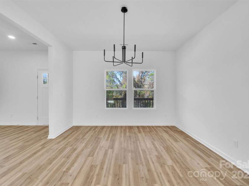 504 Christopher Lane, Chester, SC 29706.  MLS# CAR4247252, YatesRealty ID 8680. 