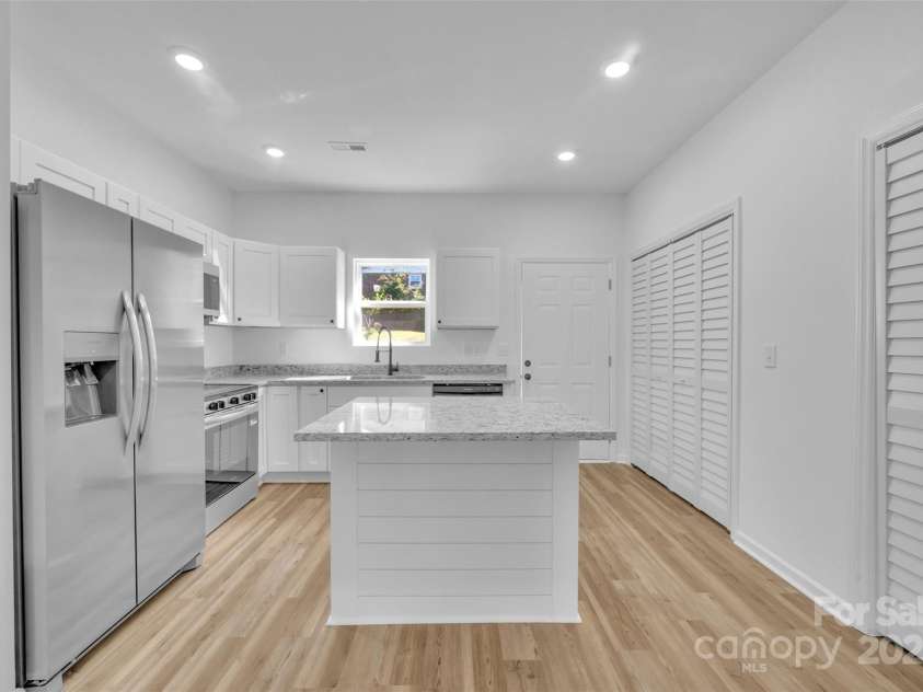 504 Christopher Lane, Chester, SC 29706.  MLS# CAR4247252, YatesRealty ID 8680. 