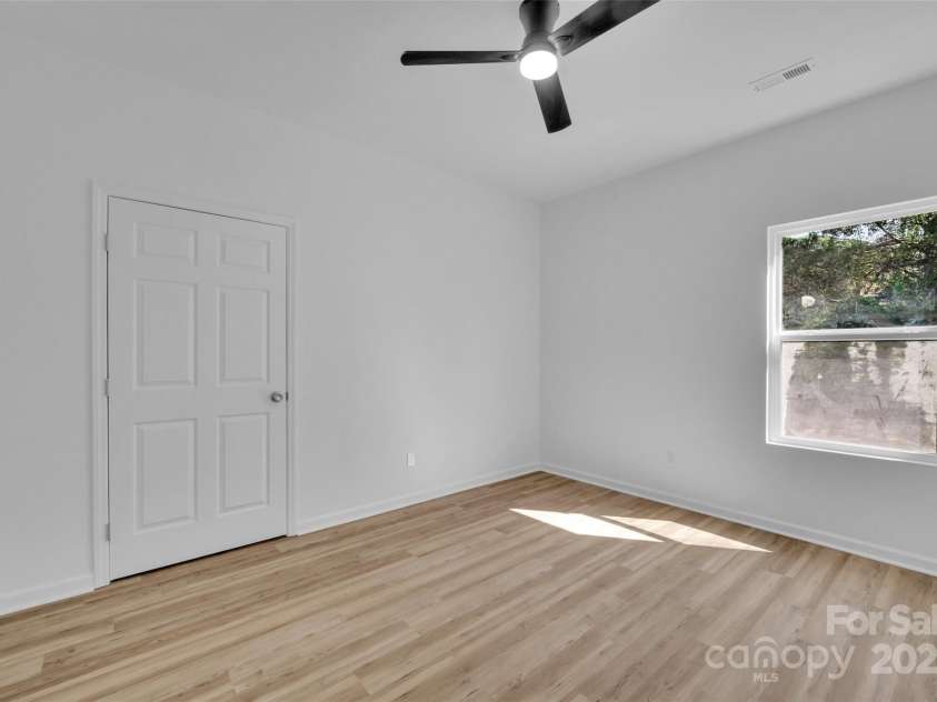 504 Christopher Lane, Chester, SC 29706.  MLS# CAR4247252, YatesRealty ID 8680. 