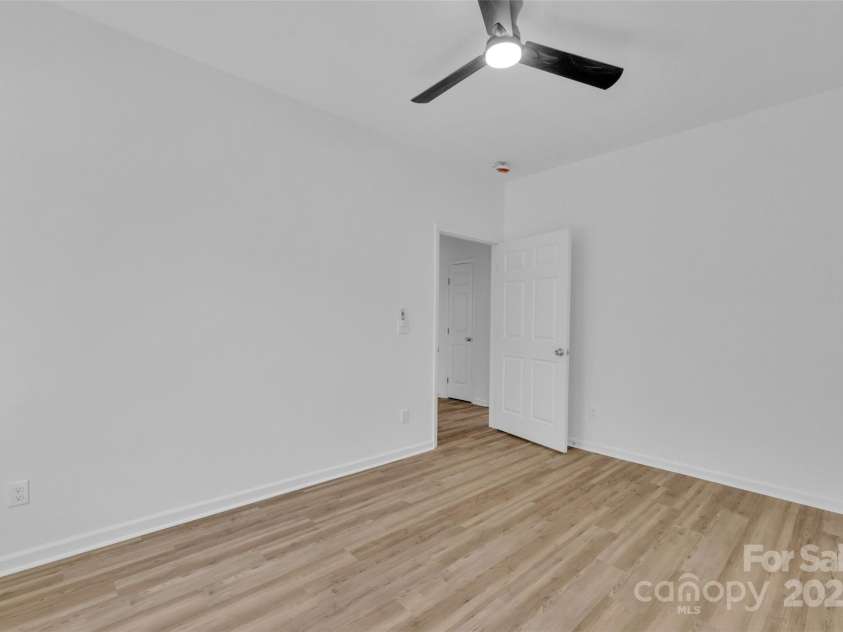 504 Christopher Lane, Chester, SC 29706.  MLS# CAR4247252, YatesRealty ID 8680. 