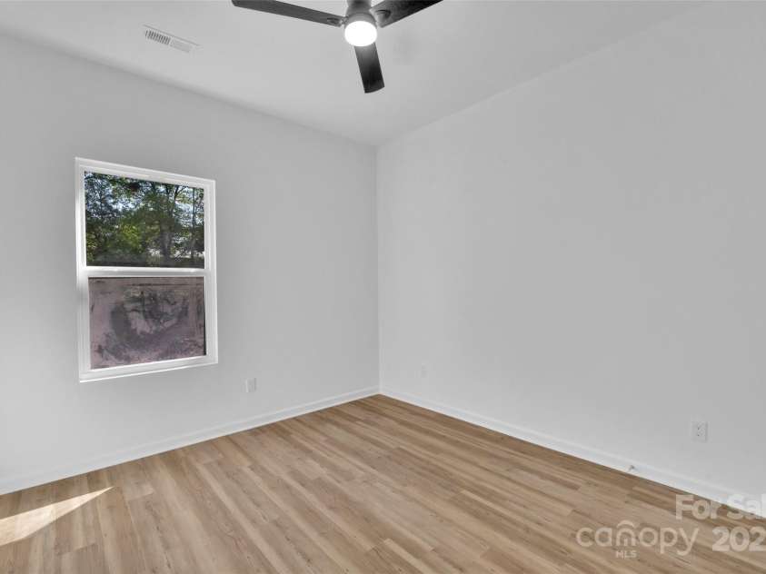 504 Christopher Lane, Chester, SC 29706.  MLS# CAR4247252, YatesRealty ID 8680. 