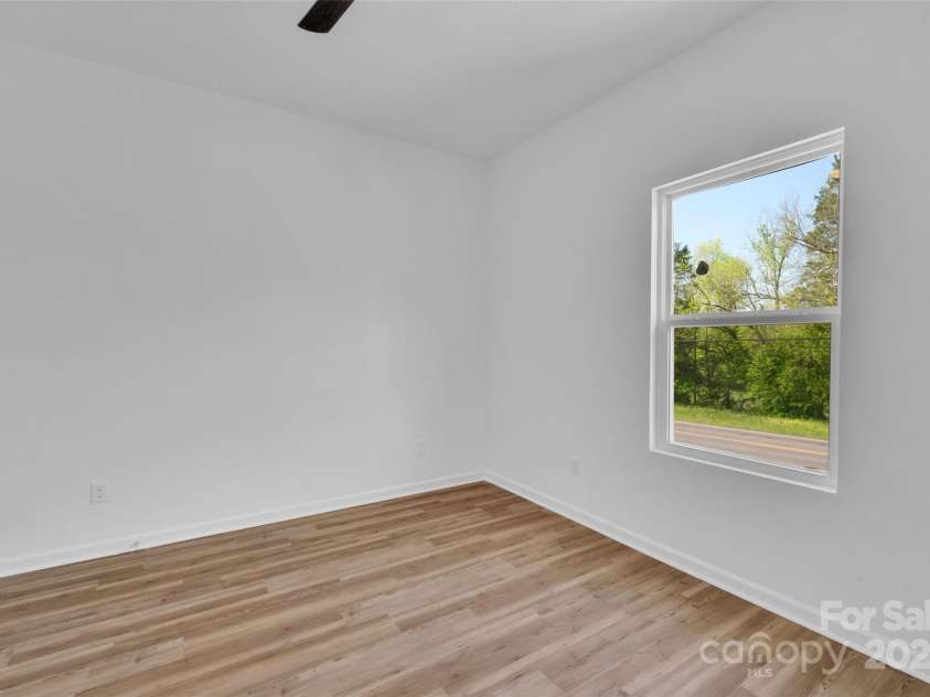 504 Christopher Lane, Chester, SC 29706.  MLS# CAR4247252, YatesRealty ID 8680. 