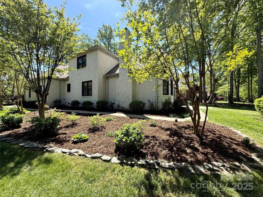 105 Beach Lane, Mooresville, NC 28117.  MLS# CAR4240933, YatesRealty ID 8681. Beautifully manicured yard
