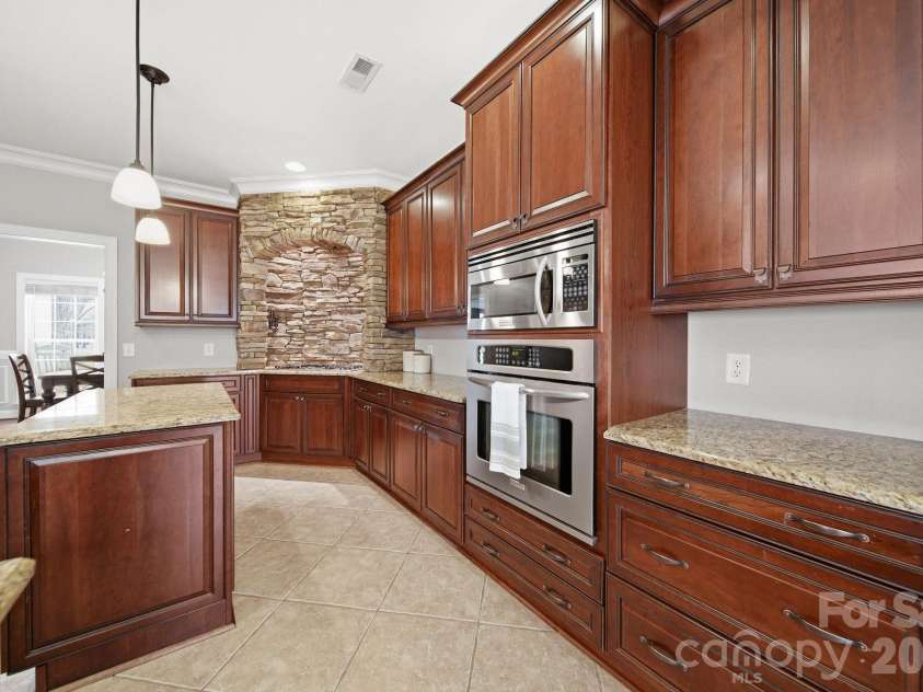 433 Laurel Crest Drive, Kannapolis, NC 28081.  MLS# CAR4345135, YatesRealty ID 8682. 