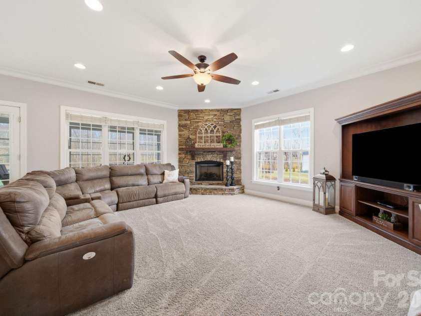 433 Laurel Crest Drive, Kannapolis, NC 28081.  MLS# CAR4345135, YatesRealty ID 8682. 