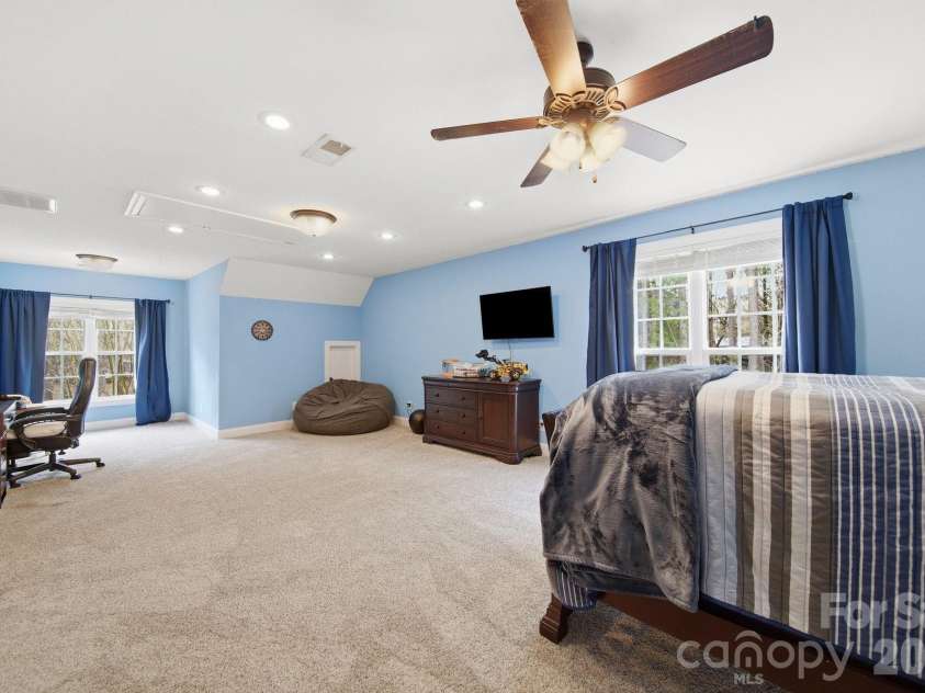433 Laurel Crest Drive, Kannapolis, NC 28081.  MLS# CAR4345135, YatesRealty ID 8682. 