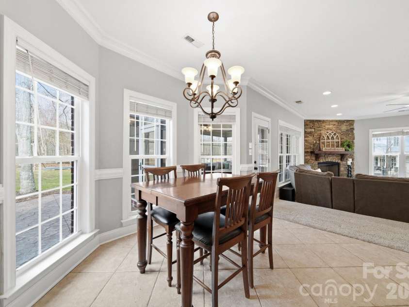 433 Laurel Crest Drive, Kannapolis, NC 28081.  MLS# CAR4345135, YatesRealty ID 8682. Breakfast Area