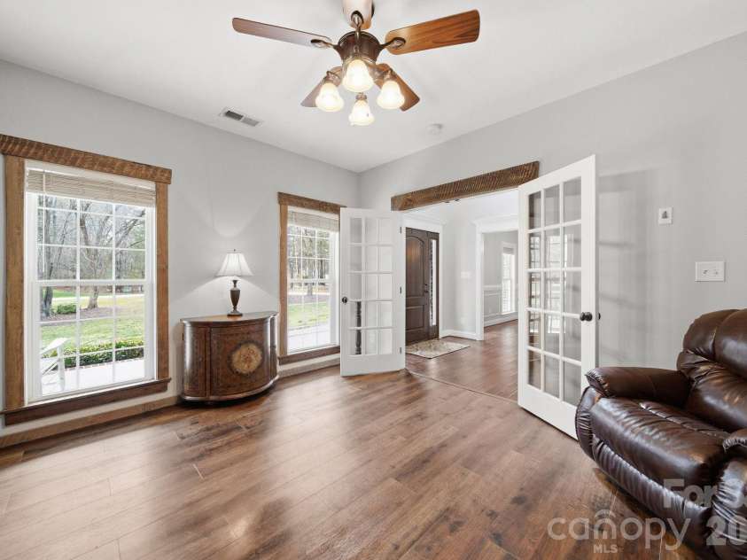 433 Laurel Crest Drive, Kannapolis, NC 28081.  MLS# CAR4345135, YatesRealty ID 8682. Large Office Space
