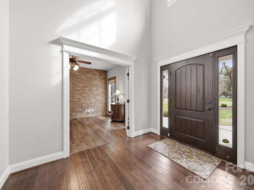 433 Laurel Crest Drive, Kannapolis, NC 28081.  MLS# CAR4345135, YatesRealty ID 8682. Open 2 story foyer