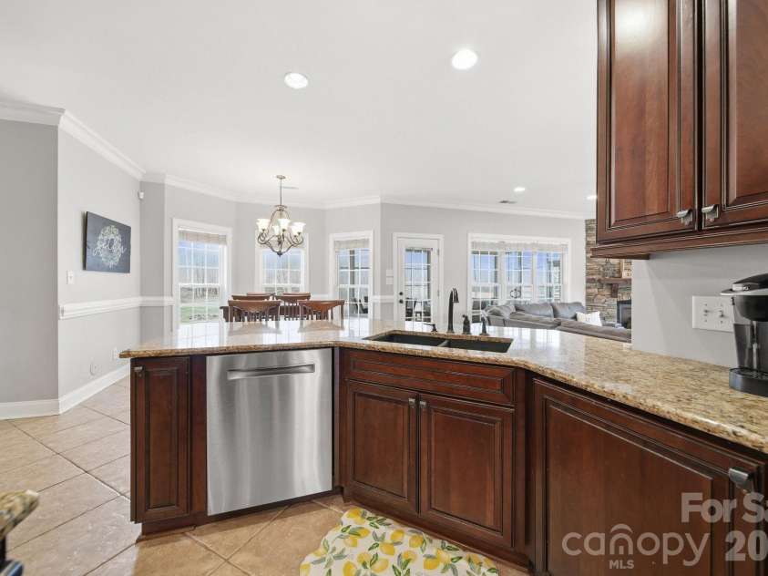 433 Laurel Crest Drive, Kannapolis, NC 28081.  MLS# CAR4345135, YatesRealty ID 8682. Open to breakfast area