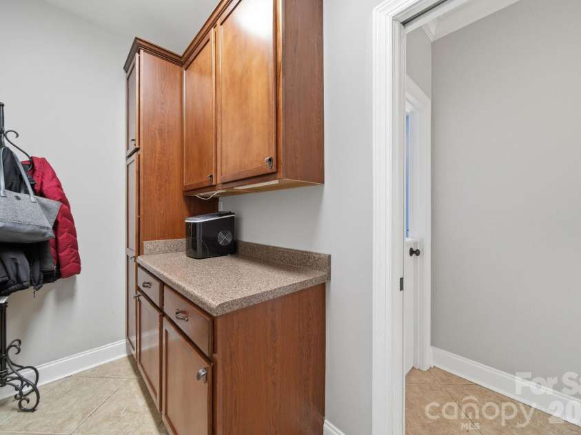 433 Laurel Crest Drive, Kannapolis, NC 28081.  MLS# CAR4345135, YatesRealty ID 8682. Walk in Mud Room