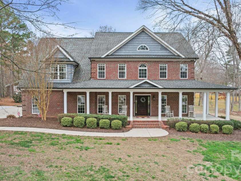 433 Laurel Crest Drive, Kannapolis, NC 28081.  MLS# CAR4345135, YatesRealty ID 8682. Welcome Home!