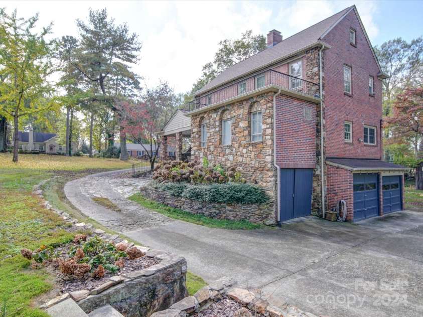 1116 Franklin Boulevard, Gastonia, NC 28054.  MLS# CAR4198465, YatesRealty ID 8683. 