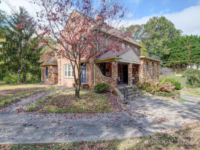 1116 Franklin Boulevard, Gastonia, NC 28054.  MLS# CAR4198465, YatesRealty ID 8683. 
