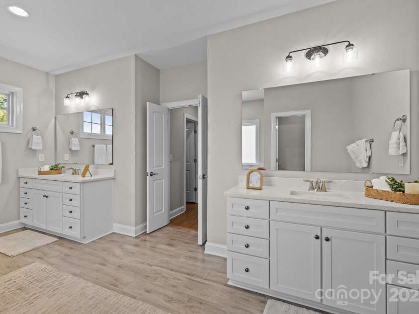 1052 Harlow's Crossing Drive, Weddington, NC 28104.  MLS# CAR4246716, YatesRealty ID 8684. Dual vanities