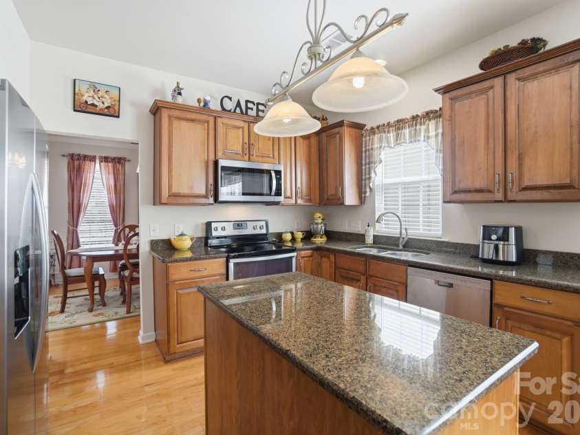 6319 Highland Commons Road, Charlotte, NC 28269.  MLS# CAR4364651, YatesRealty ID 8684. Kitchen