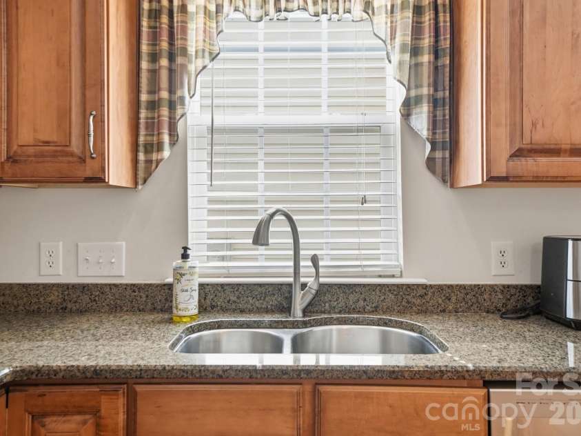 6319 Highland Commons Road, Charlotte, NC 28269.  MLS# CAR4364651, YatesRealty ID 8684. Kitchen 
