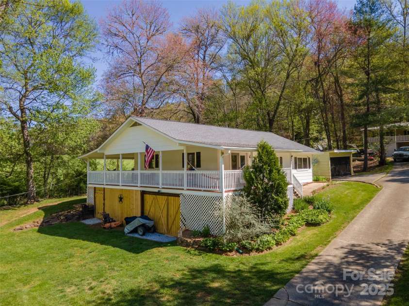 242 Henderson Road, Franklin, NC 28734.  MLS# CAR4135130, YatesRealty ID 8685. 