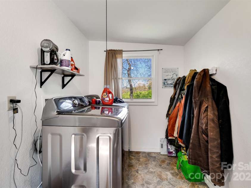 242 Henderson Road, Franklin, NC 28734.  MLS# CAR4135130, YatesRealty ID 8685. 