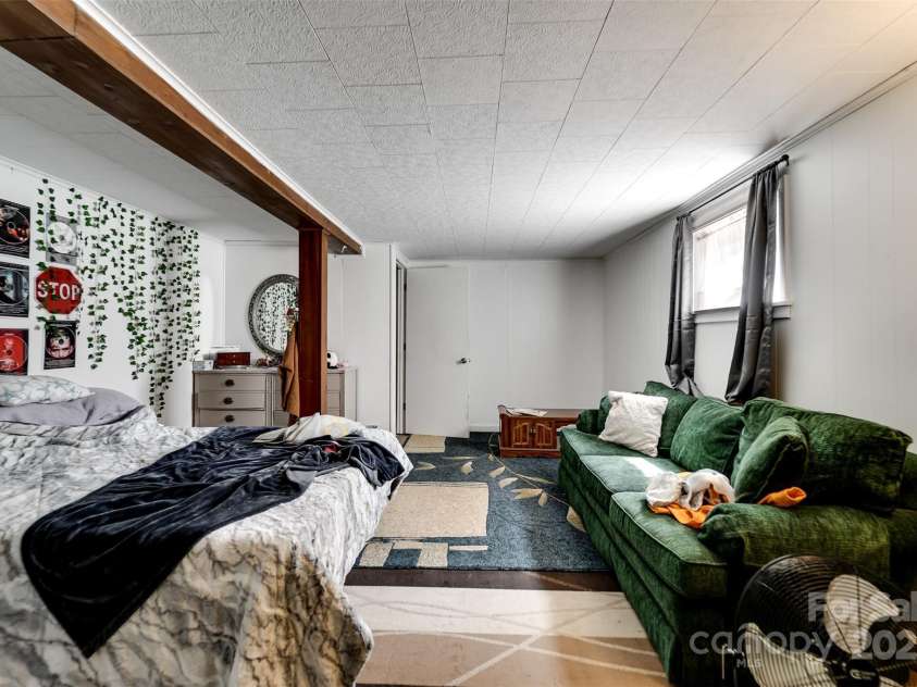 242 Henderson Road, Franklin, NC 28734.  MLS# CAR4135130, YatesRealty ID 8685. 