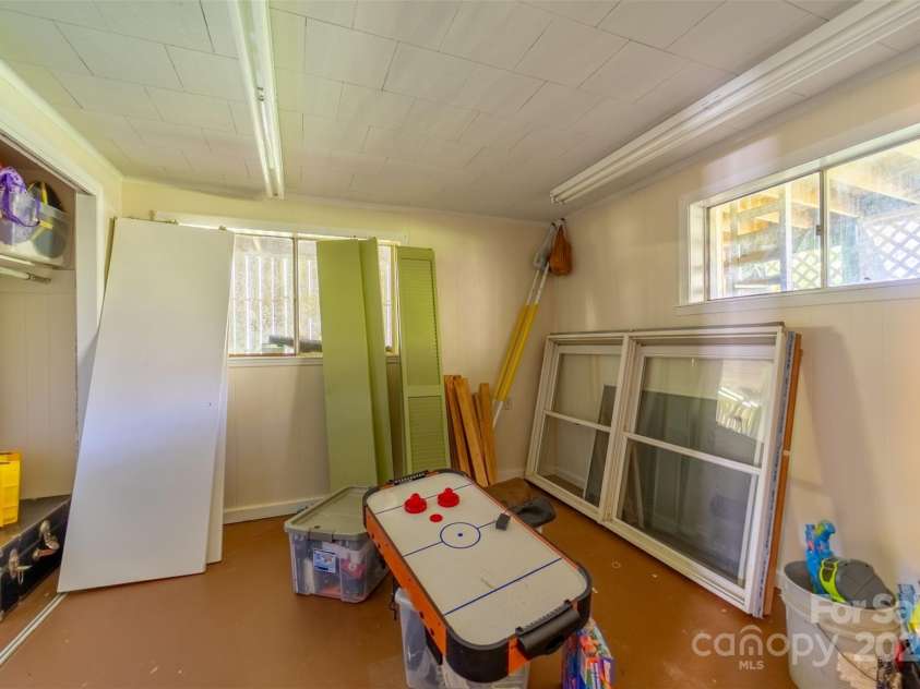 242 Henderson Road, Franklin, NC 28734.  MLS# CAR4135130, YatesRealty ID 8685. 