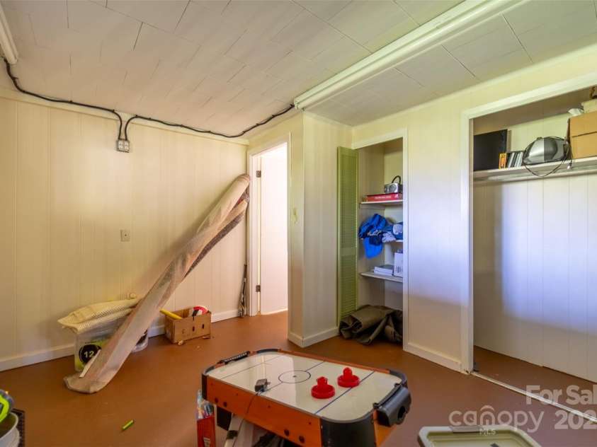 242 Henderson Road, Franklin, NC 28734.  MLS# CAR4135130, YatesRealty ID 8685. 