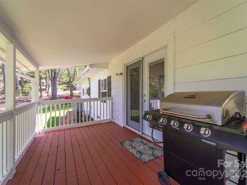 242 Henderson Road, Franklin, NC 28734.  MLS# CAR4135130, YatesRealty ID 8685. 