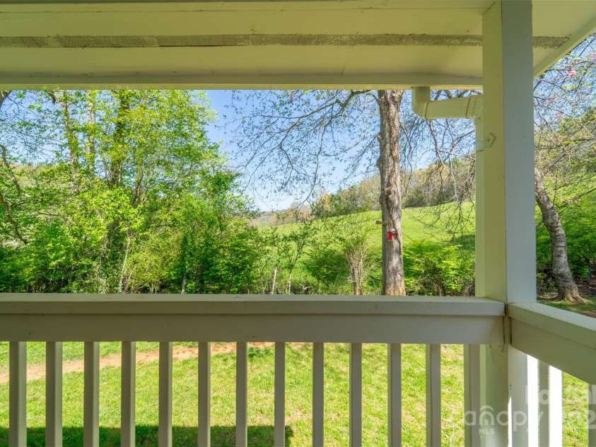 242 Henderson Road, Franklin, NC 28734.  MLS# CAR4135130, YatesRealty ID 8685. 