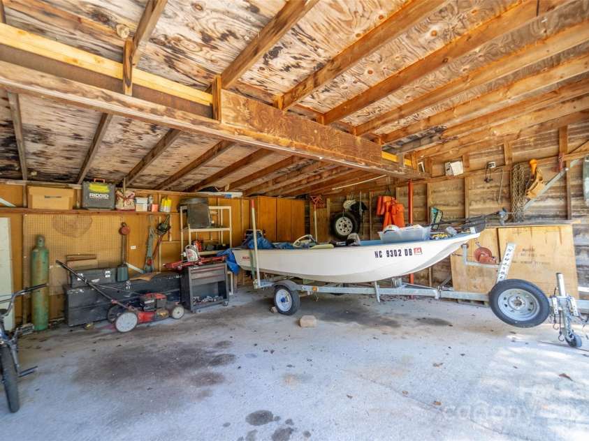 242 Henderson Road, Franklin, NC 28734.  MLS# CAR4135130, YatesRealty ID 8685. 