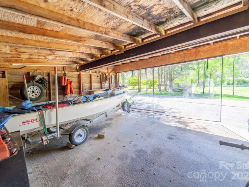 242 Henderson Road, Franklin, NC 28734.  MLS# CAR4135130, YatesRealty ID 8685. 
