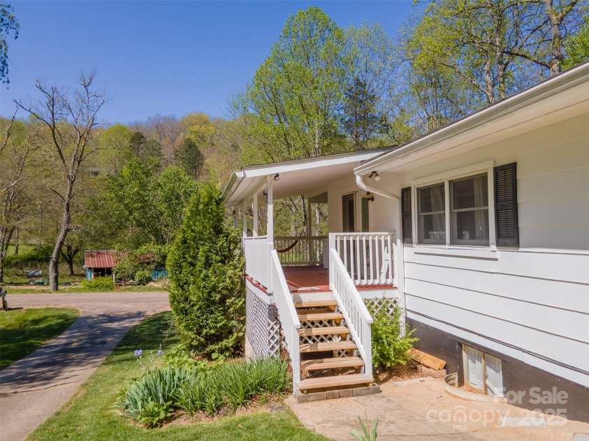242 Henderson Road, Franklin, NC 28734.  MLS# CAR4135130, YatesRealty ID 8685. 
