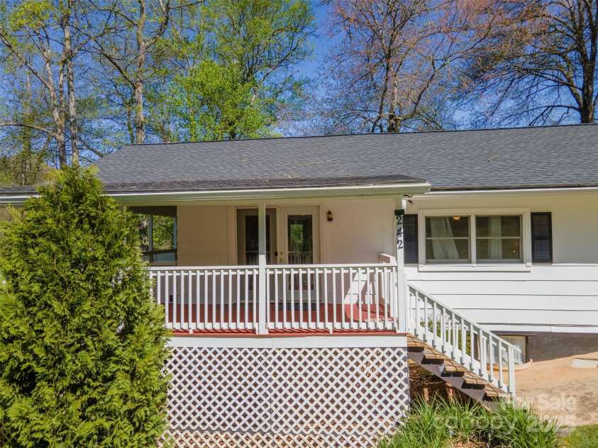 242 Henderson Road, Franklin, NC 28734.  MLS# CAR4135130, YatesRealty ID 8685. 