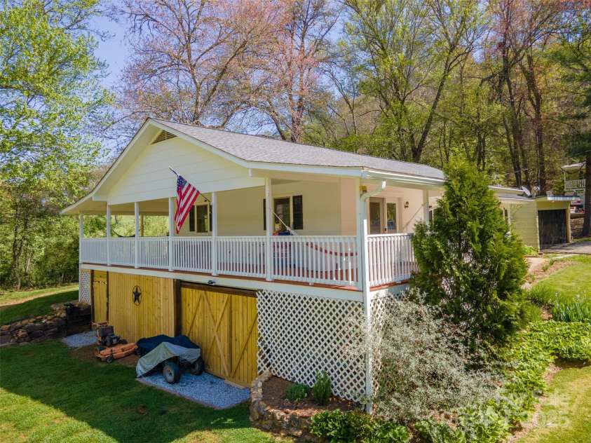 242 Henderson Road, Franklin, NC 28734.  MLS# CAR4135130, YatesRealty ID 8685. 